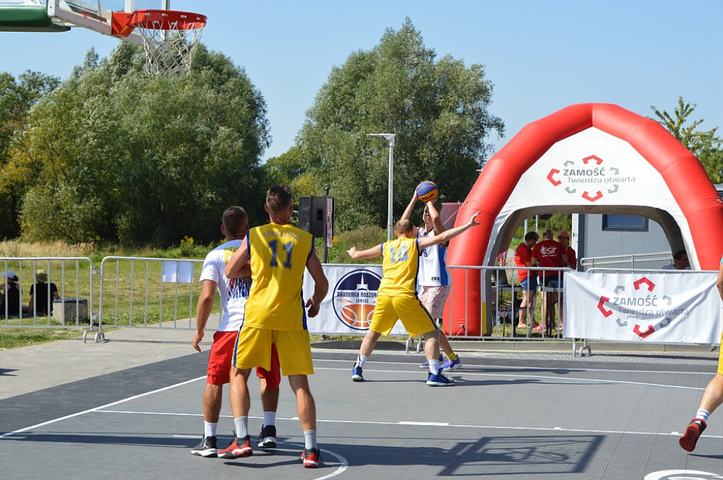 Sportowe zakończenie wakacji nad zamojskim zalewem z koszykówką 3x3