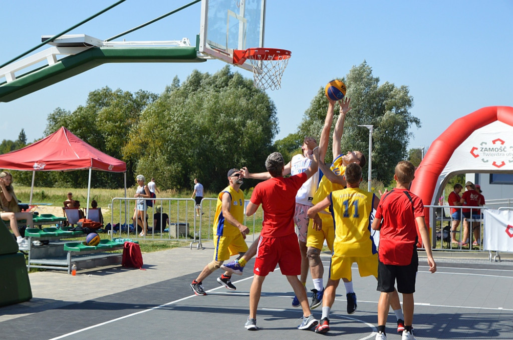 Sportowe zakończenie wakacji nad zamojskim zalewem z koszykówką 3x3
