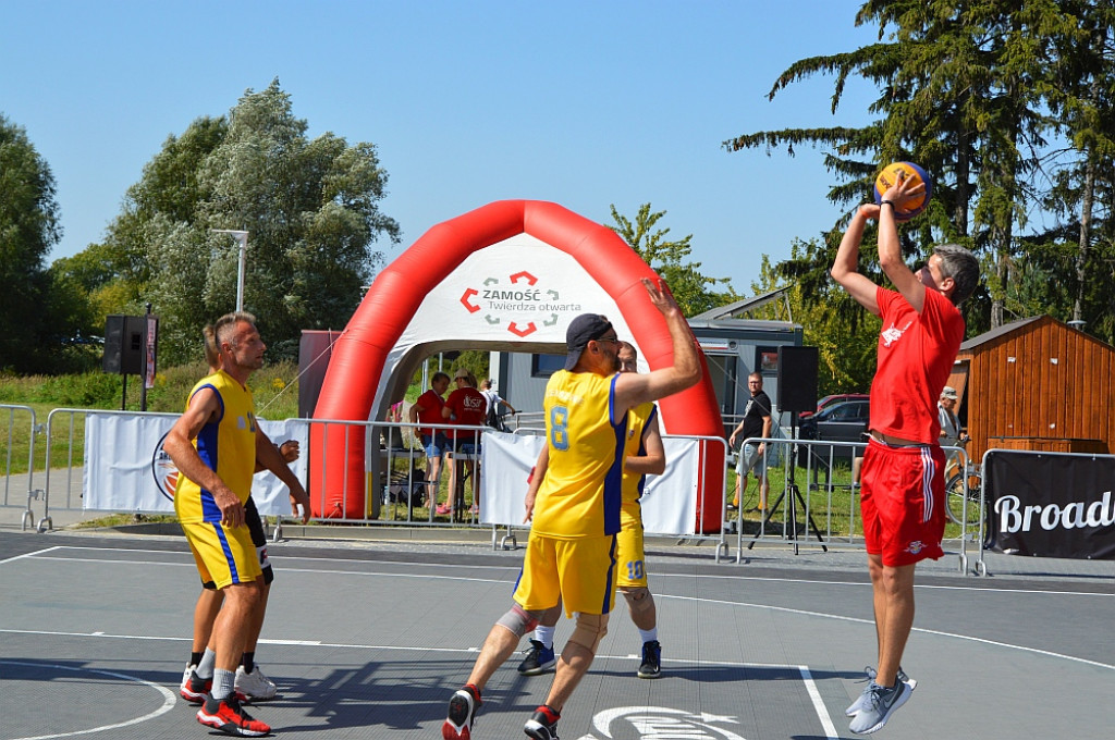 Sportowe zakończenie wakacji nad zamojskim zalewem z koszykówką 3x3