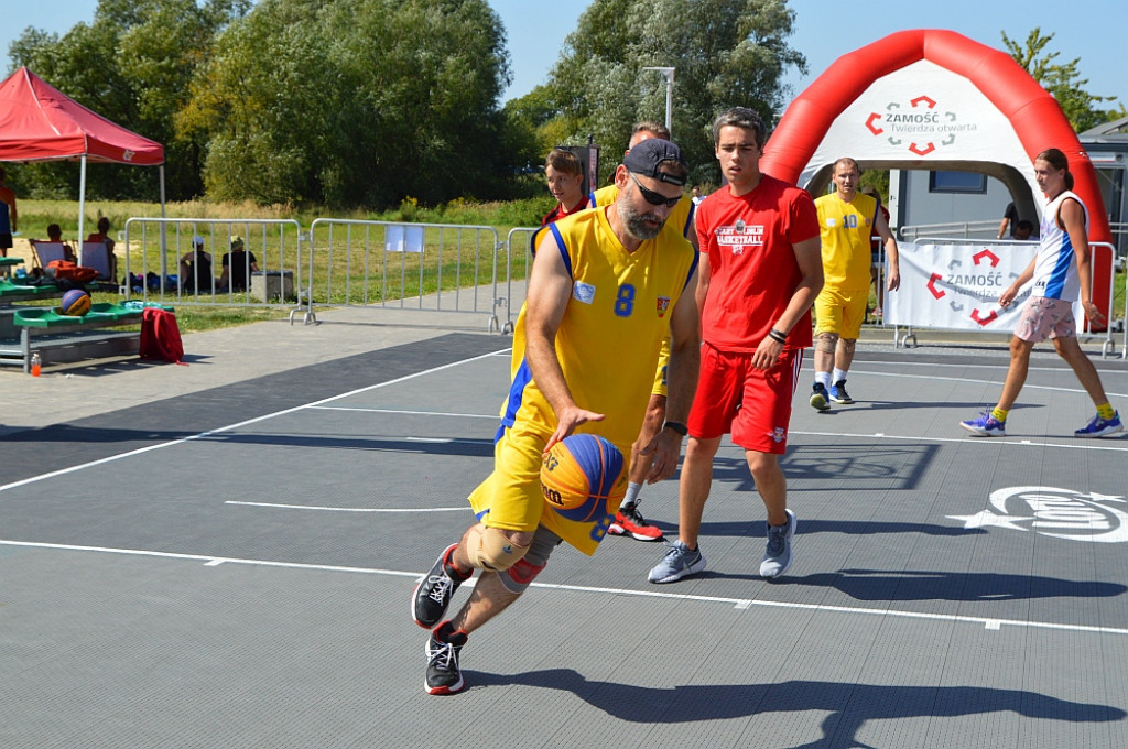 Sportowe zakończenie wakacji nad zamojskim zalewem z koszykówką 3x3