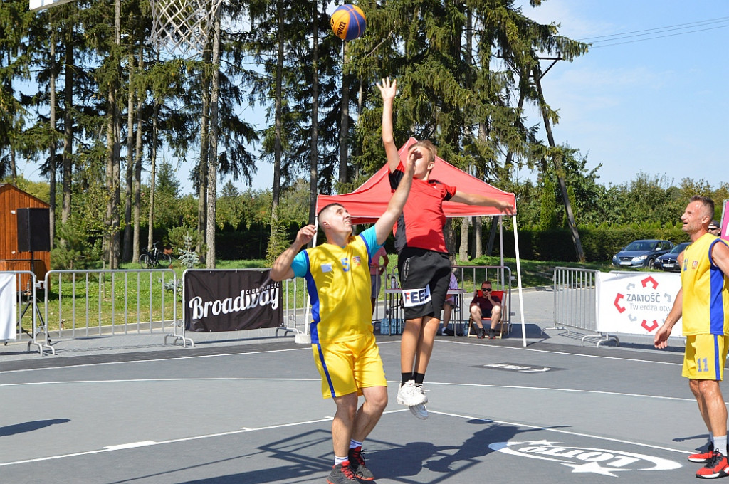Sportowe zakończenie wakacji nad zamojskim zalewem z koszykówką 3x3
