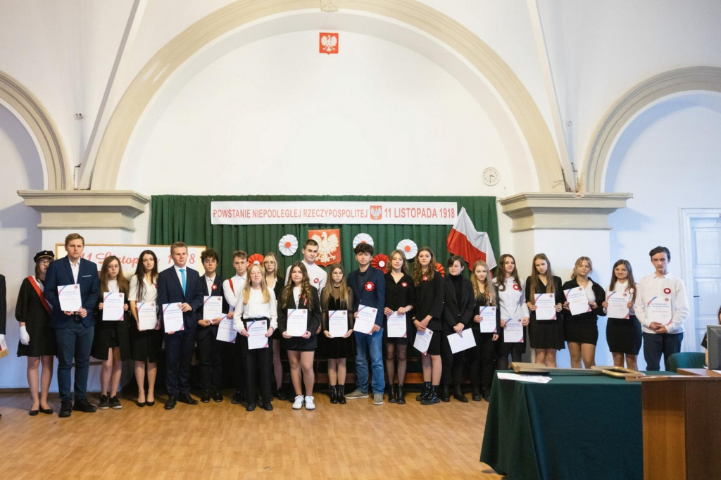 Uzdolnieni uczniowie I LO otrzymali stypendia imienia byłego Dyrektora Bolesława Hassa