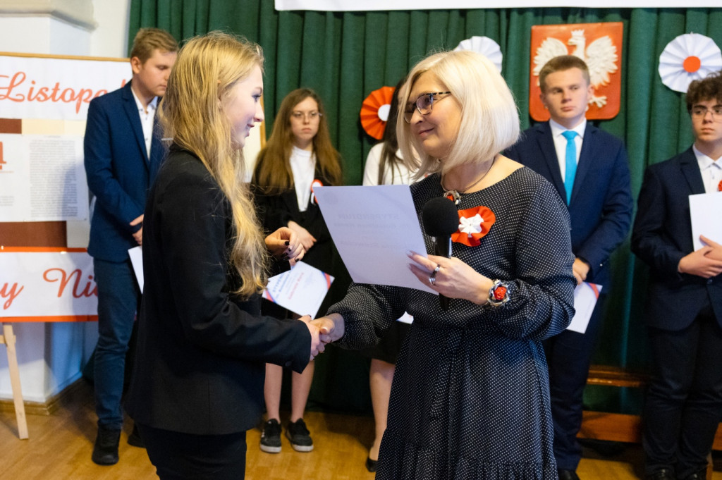 Uzdolnieni uczniowie I LO otrzymali stypendia imienia byłego Dyrektora Bolesława Hassa