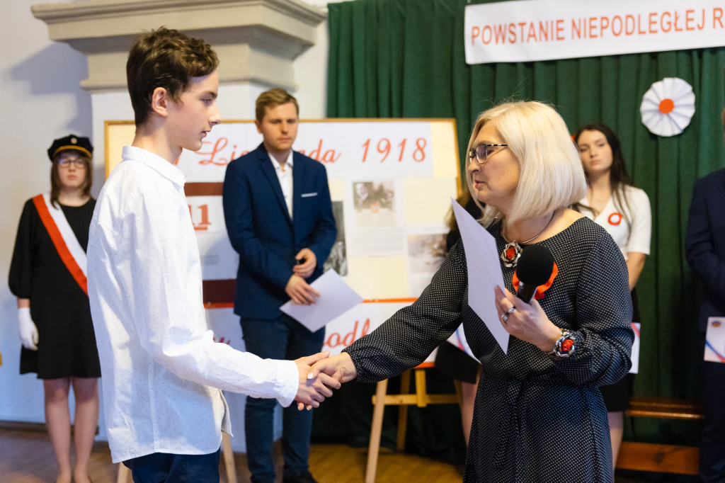 Uzdolnieni uczniowie I LO otrzymali stypendia imienia byłego Dyrektora Bolesława Hassa