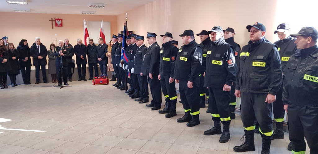 Przekazanie średniego samochodu ratowniczo-gaśniczego GBA 2,6/16 Mercedes Atego