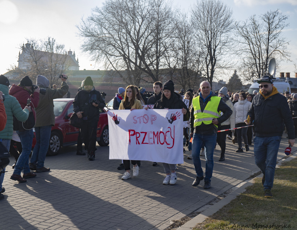 Ulicami Zamościa przeszło w milczeniu około 1500 osób - Marsz Przeciwko Przemocy