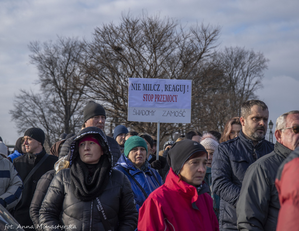 Ulicami Zamościa przeszło w milczeniu około 1500 osób - Marsz Przeciwko Przemocy