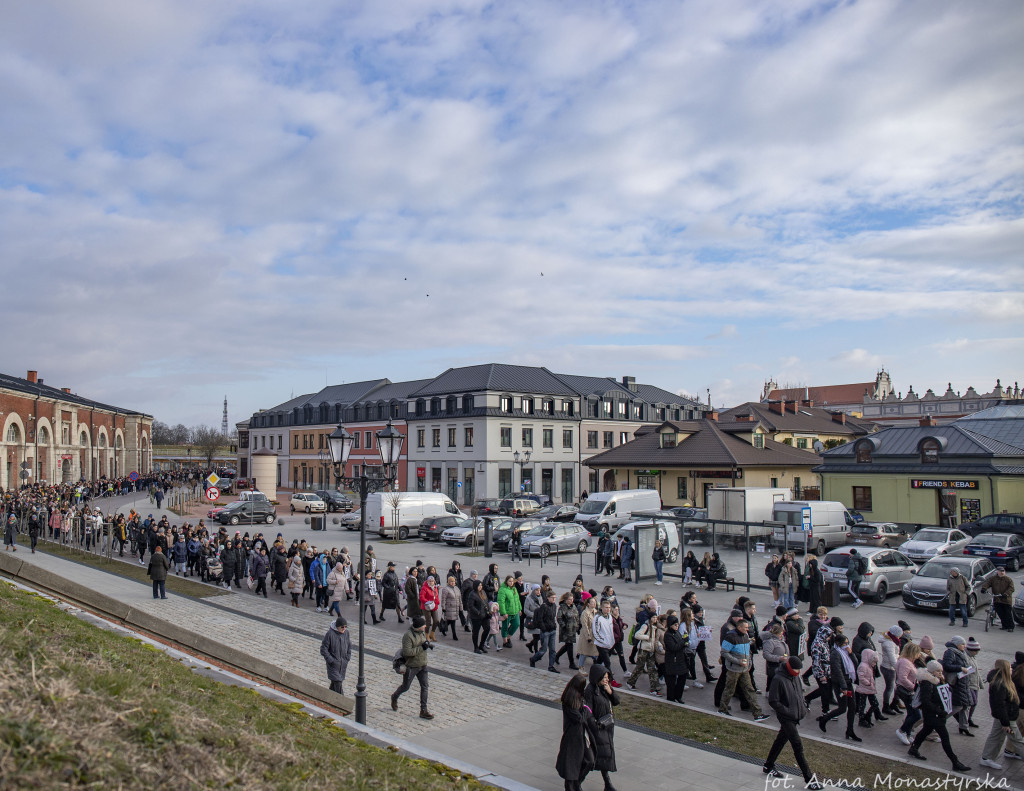 Ulicami Zamościa przeszło w milczeniu około 1500 osób - Marsz Przeciwko Przemocy