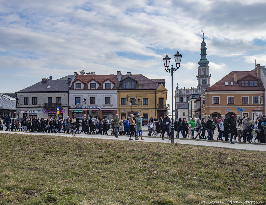 Ulicami Zamościa przeszło w milczeniu około 1500 osób - Marsz Przeciwko Przemocy