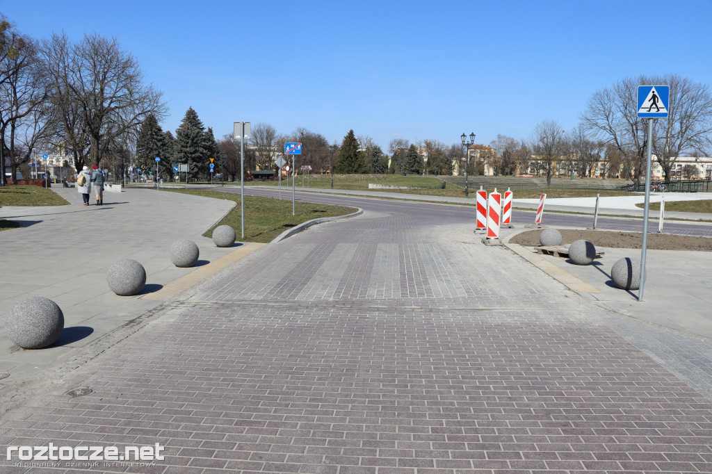 Wyjazd z ulicy Solnej na ulicę Waleriana Łukasińskiego został poszerzony