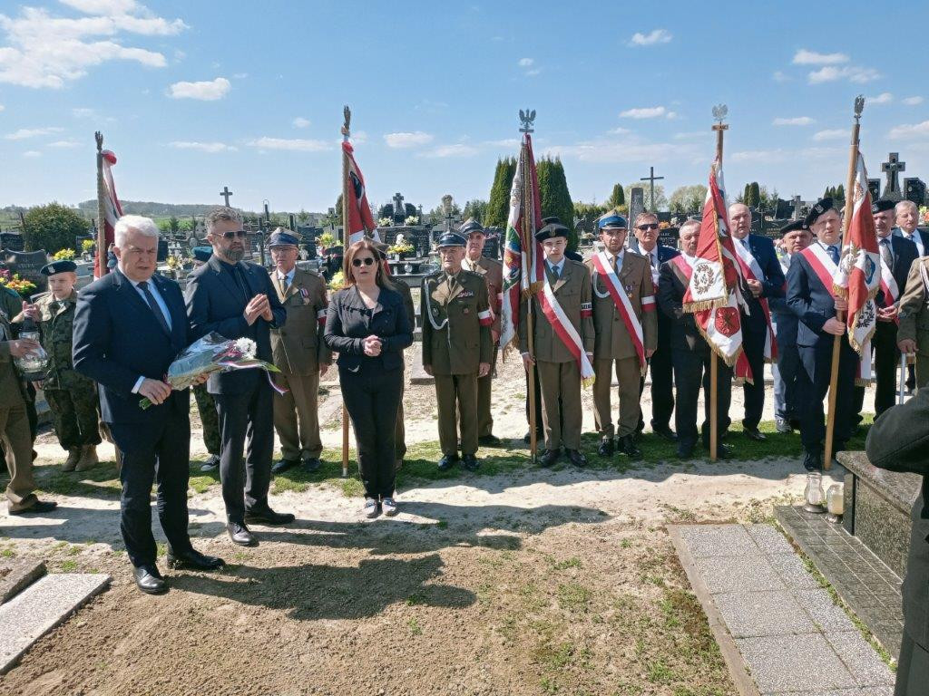 Upamiętnili 41. rocznicę śmierci mjra Józefa Śmiecha, ps. „Ciąg” oraz żołnierzy z jego oddziału