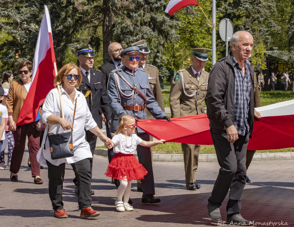 Marsz z Biało-Czerwoną ulicami Zamościa [2 maja - Dzień Flagi RP]