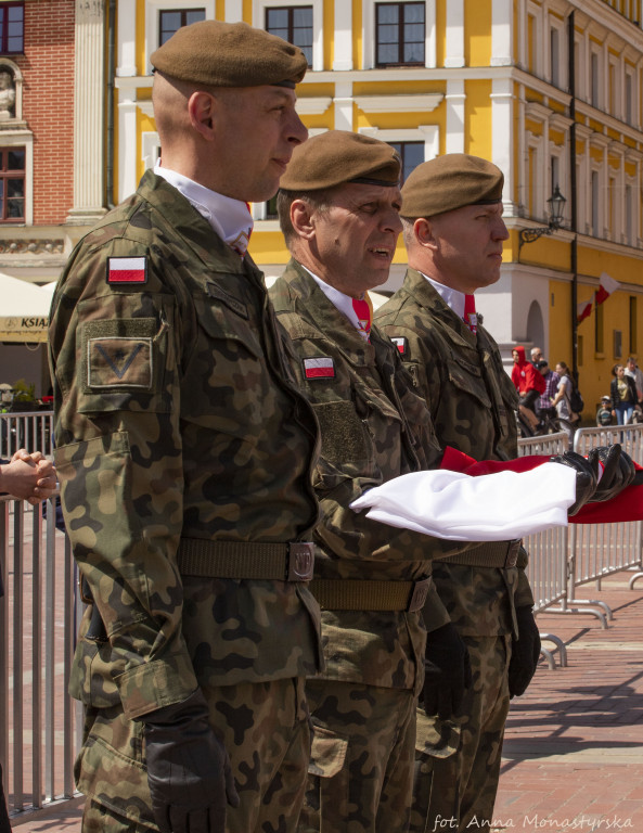 Marsz z Biało-Czerwoną ulicami Zamościa [2 maja - Dzień Flagi RP]