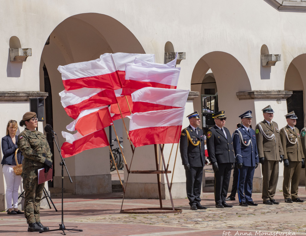 Marsz z Biało-Czerwoną ulicami Zamościa [2 maja - Dzień Flagi RP]