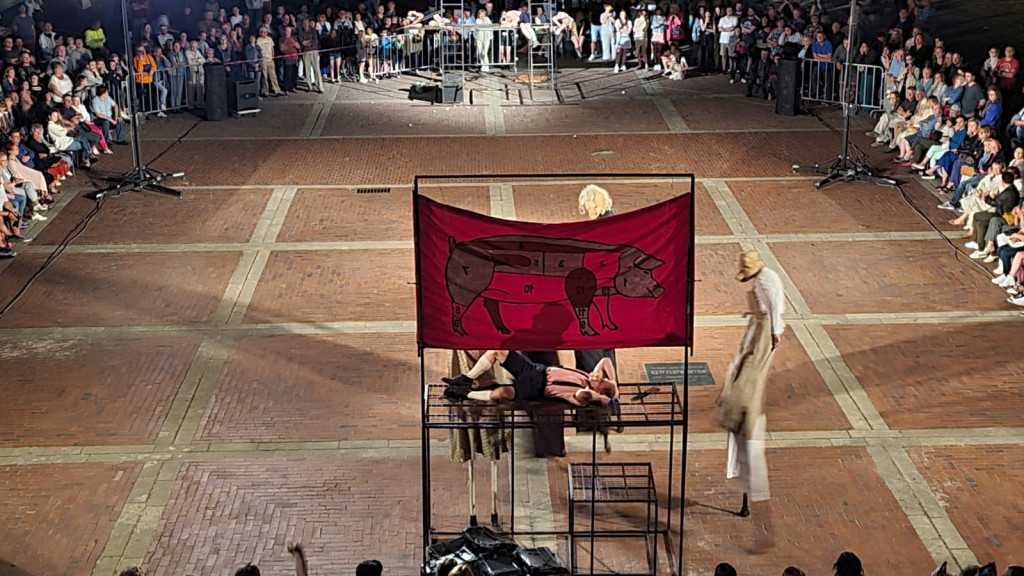 48 Zamojskie Lato Teatralne wystartowało - Świniopolis, Teatr Biuro Podróży w Poznaniu