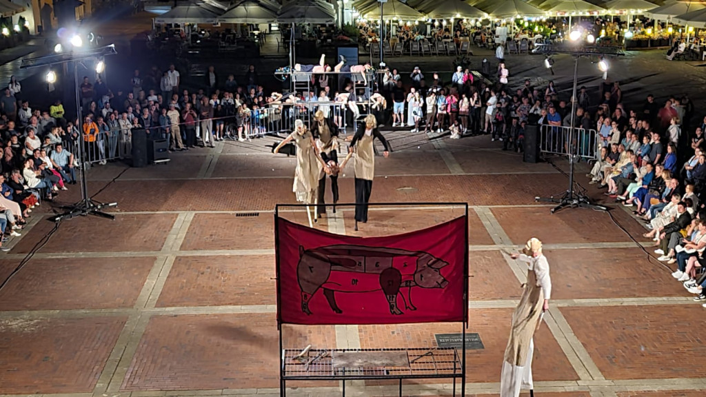 48 Zamojskie Lato Teatralne wystartowało - Świniopolis, Teatr Biuro Podróży w Poznaniu