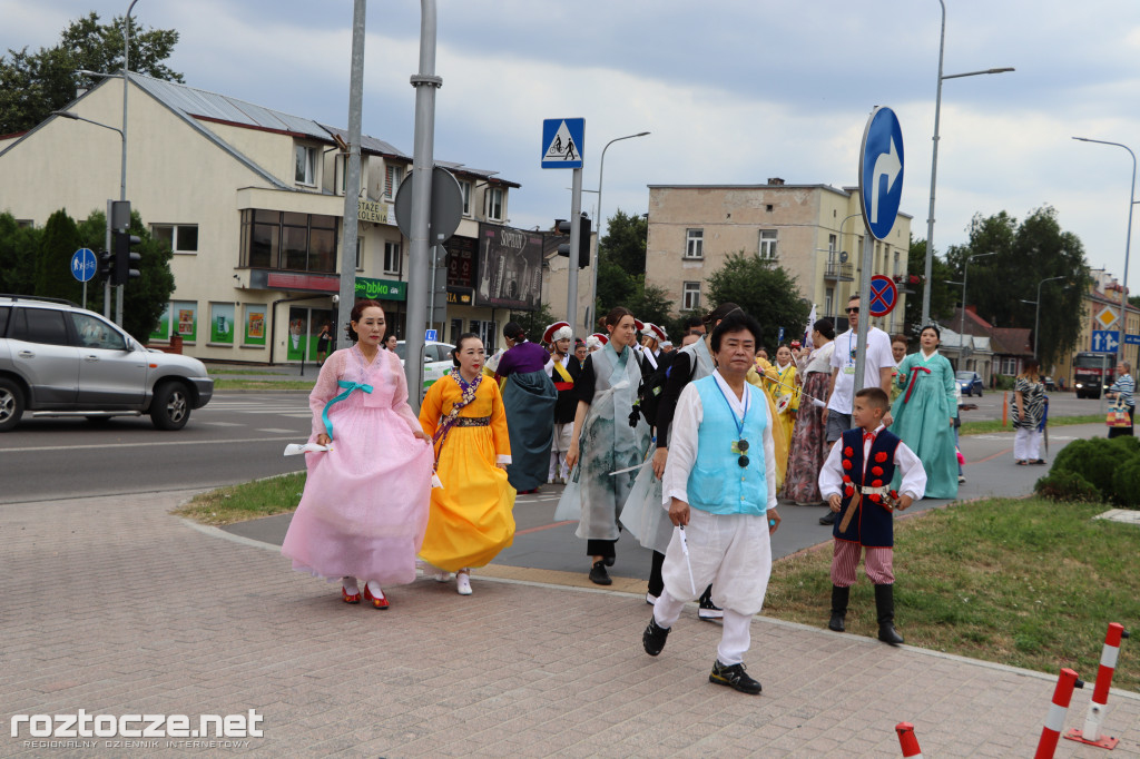Korowód zespołów i koncert inauguracyjny XX Festiwalu EUROFOLK