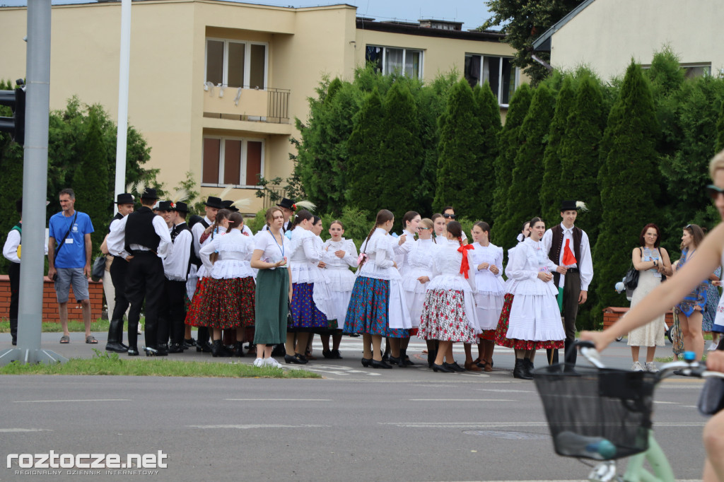 Korowód zespołów i koncert inauguracyjny XX Festiwalu EUROFOLK