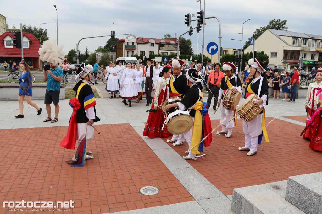 Korowód zespołów i koncert inauguracyjny XX Festiwalu EUROFOLK