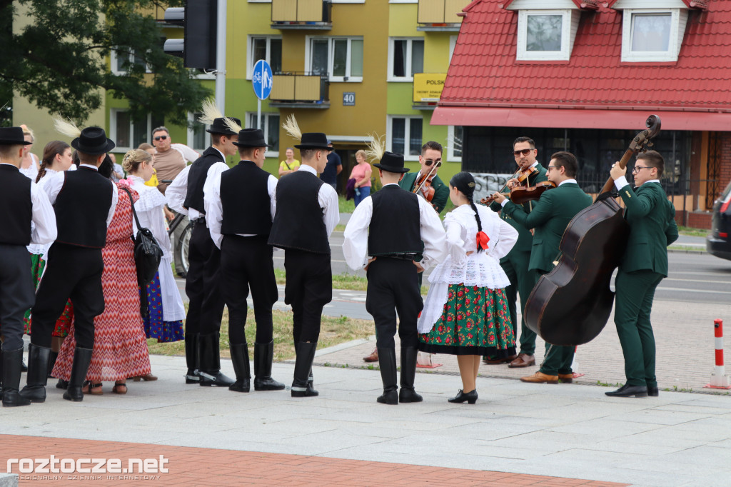 Korowód zespołów i koncert inauguracyjny XX Festiwalu EUROFOLK
