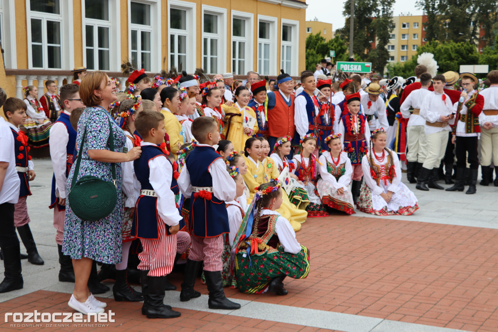 Korowód zespołów i koncert inauguracyjny XX Festiwalu EUROFOLK