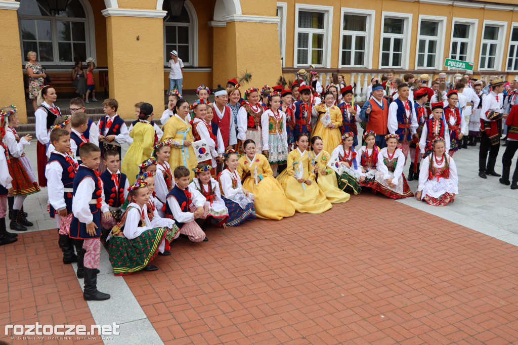 Korowód zespołów i koncert inauguracyjny XX Festiwalu EUROFOLK