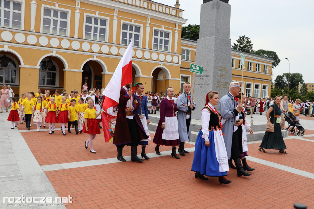 Korowód zespołów i koncert inauguracyjny XX Festiwalu EUROFOLK