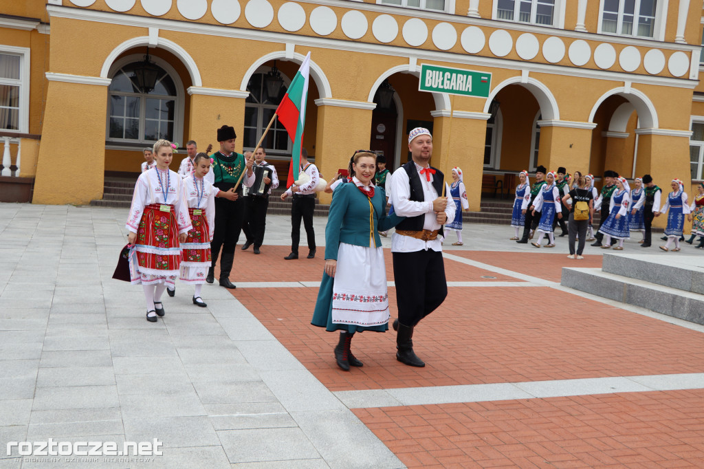 Korowód zespołów i koncert inauguracyjny XX Festiwalu EUROFOLK