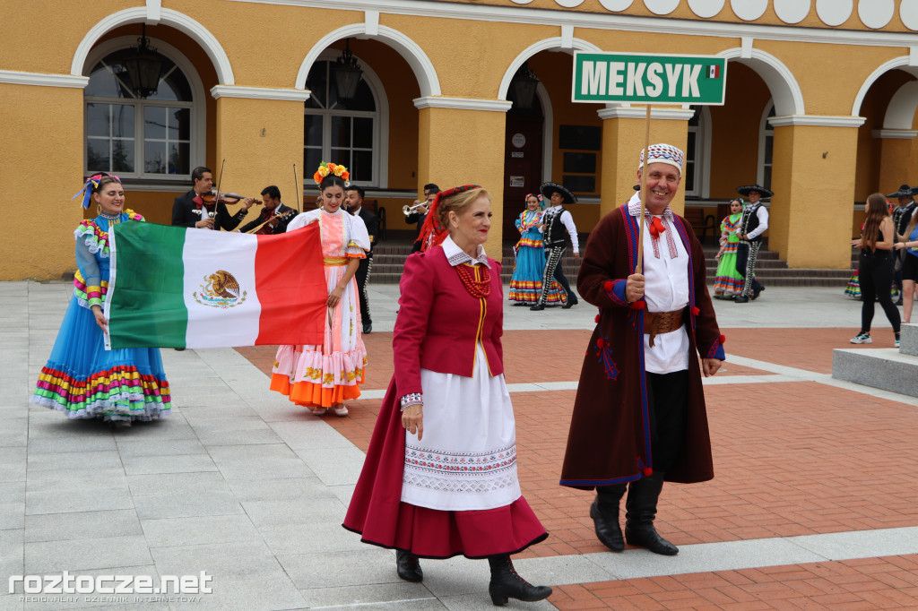 Korowód zespołów i koncert inauguracyjny XX Festiwalu EUROFOLK