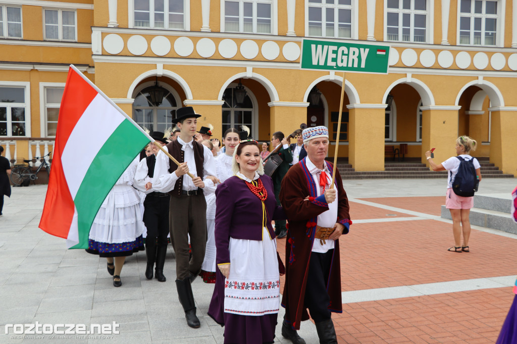 Korowód zespołów i koncert inauguracyjny XX Festiwalu EUROFOLK