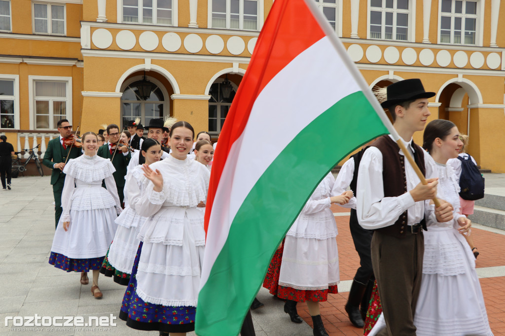 Korowód zespołów i koncert inauguracyjny XX Festiwalu EUROFOLK