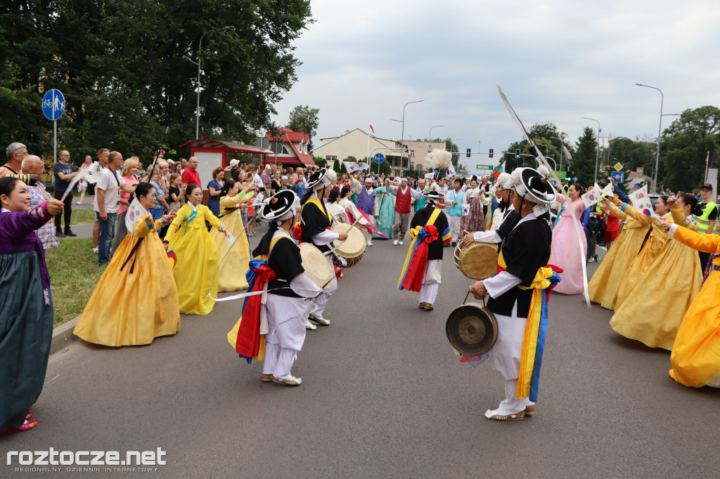 Korowód zespołów i koncert inauguracyjny XX Festiwalu EUROFOLK