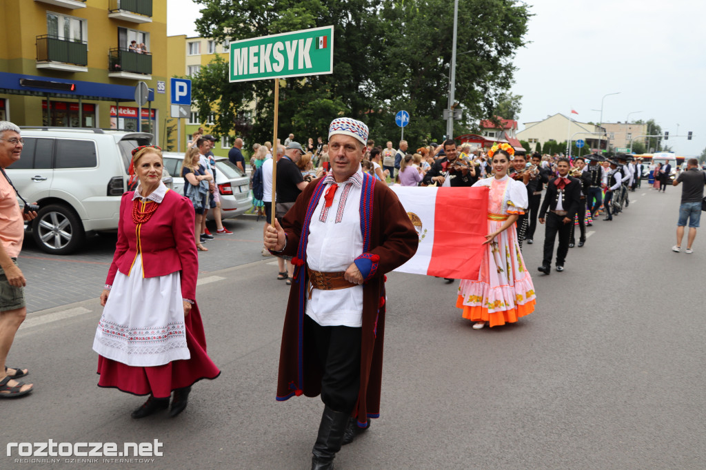 Korowód zespołów i koncert inauguracyjny XX Festiwalu EUROFOLK