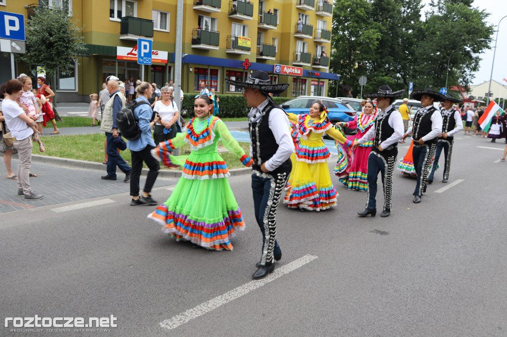 Korowód zespołów i koncert inauguracyjny XX Festiwalu EUROFOLK