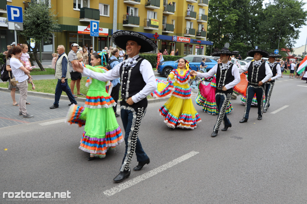 Korowód zespołów i koncert inauguracyjny XX Festiwalu EUROFOLK