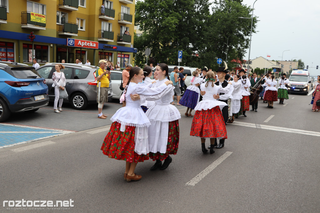 Korowód zespołów i koncert inauguracyjny XX Festiwalu EUROFOLK