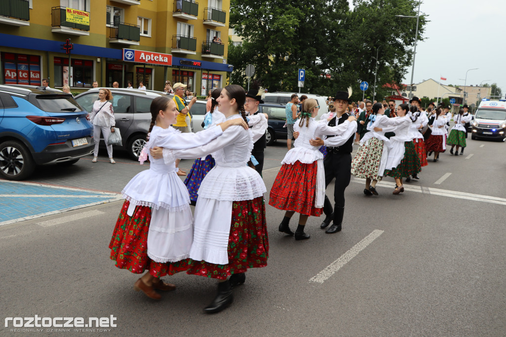 Korowód zespołów i koncert inauguracyjny XX Festiwalu EUROFOLK
