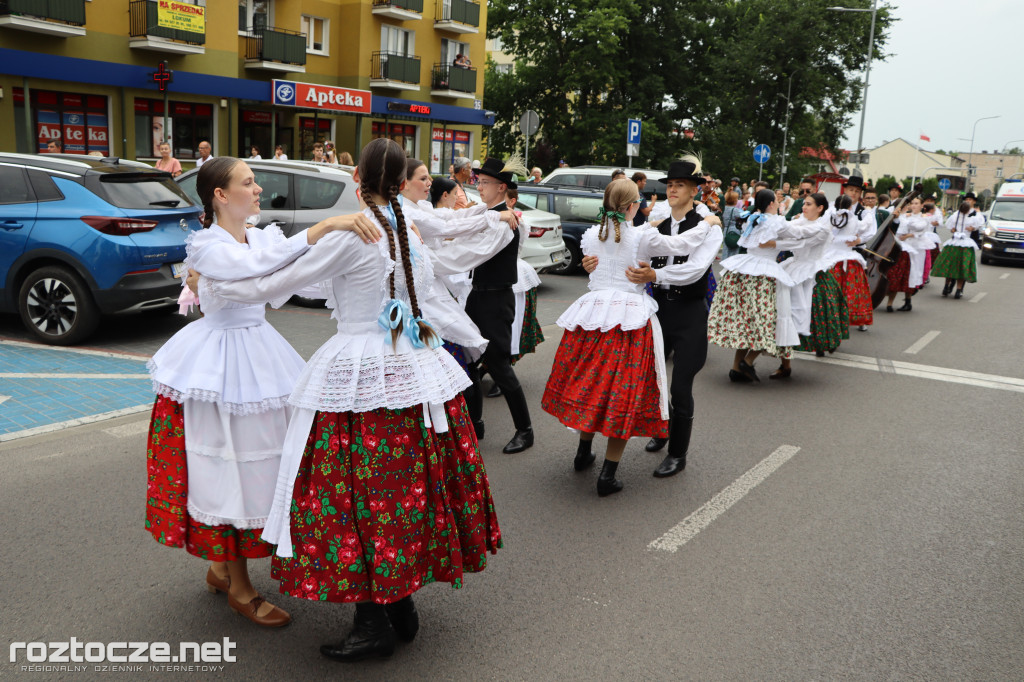 Korowód zespołów i koncert inauguracyjny XX Festiwalu EUROFOLK