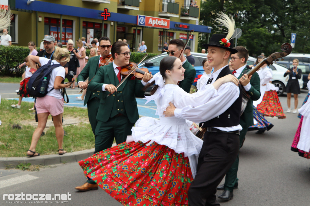 Korowód zespołów i koncert inauguracyjny XX Festiwalu EUROFOLK