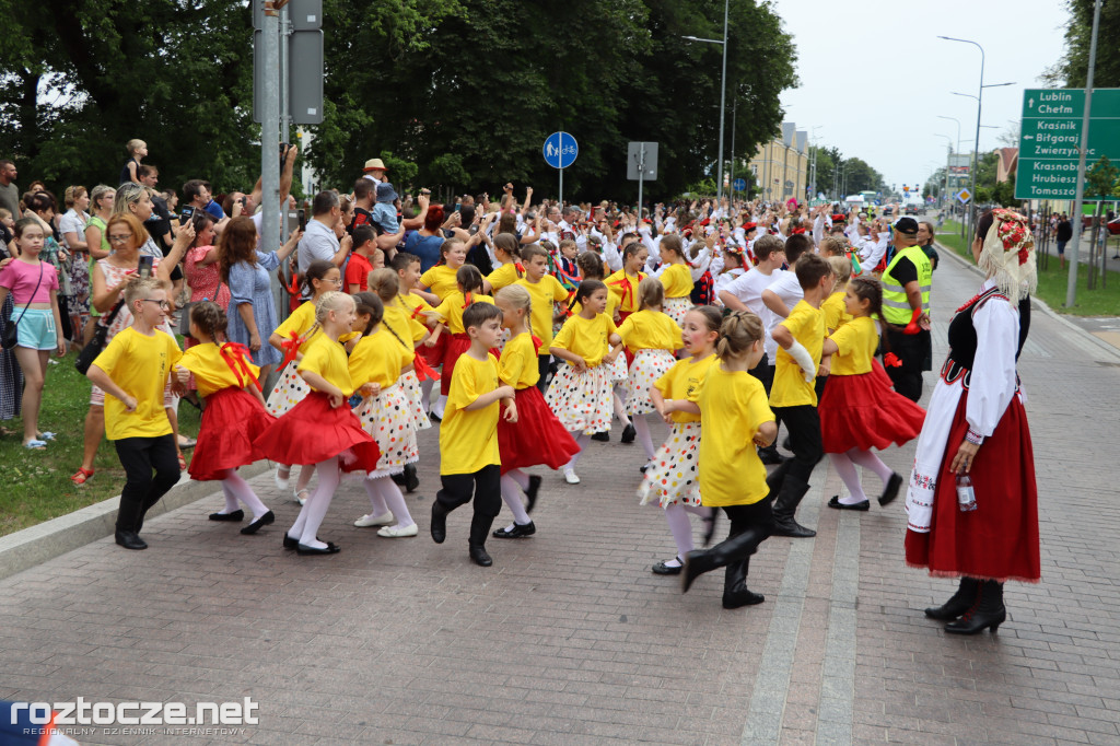 Korowód zespołów i koncert inauguracyjny XX Festiwalu EUROFOLK