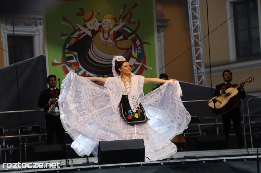 Korowód zespołów i koncert inauguracyjny XX Festiwalu EUROFOLK