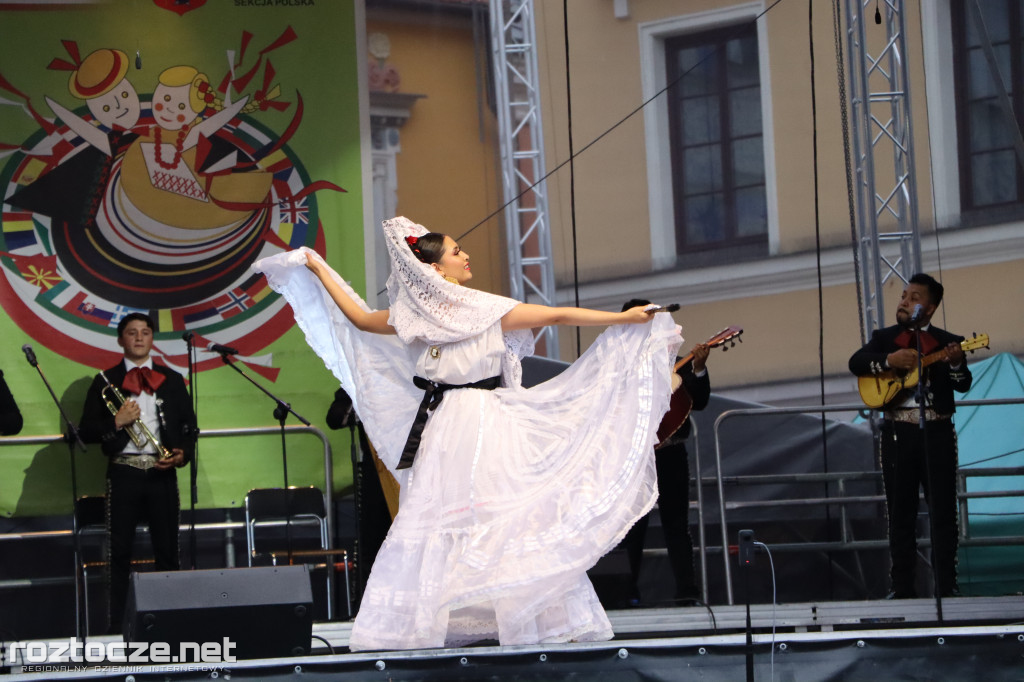 Korowód zespołów i koncert inauguracyjny XX Festiwalu EUROFOLK