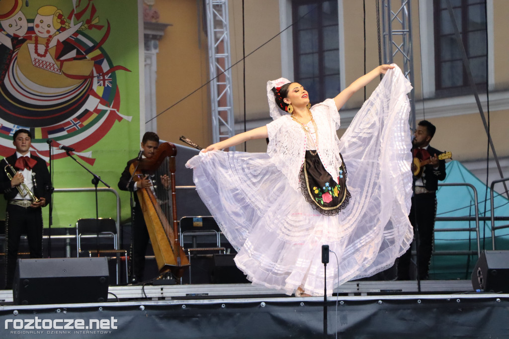 Korowód zespołów i koncert inauguracyjny XX Festiwalu EUROFOLK