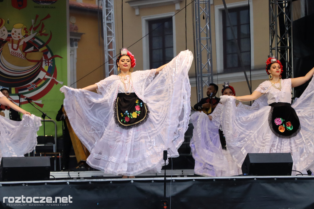Korowód zespołów i koncert inauguracyjny XX Festiwalu EUROFOLK