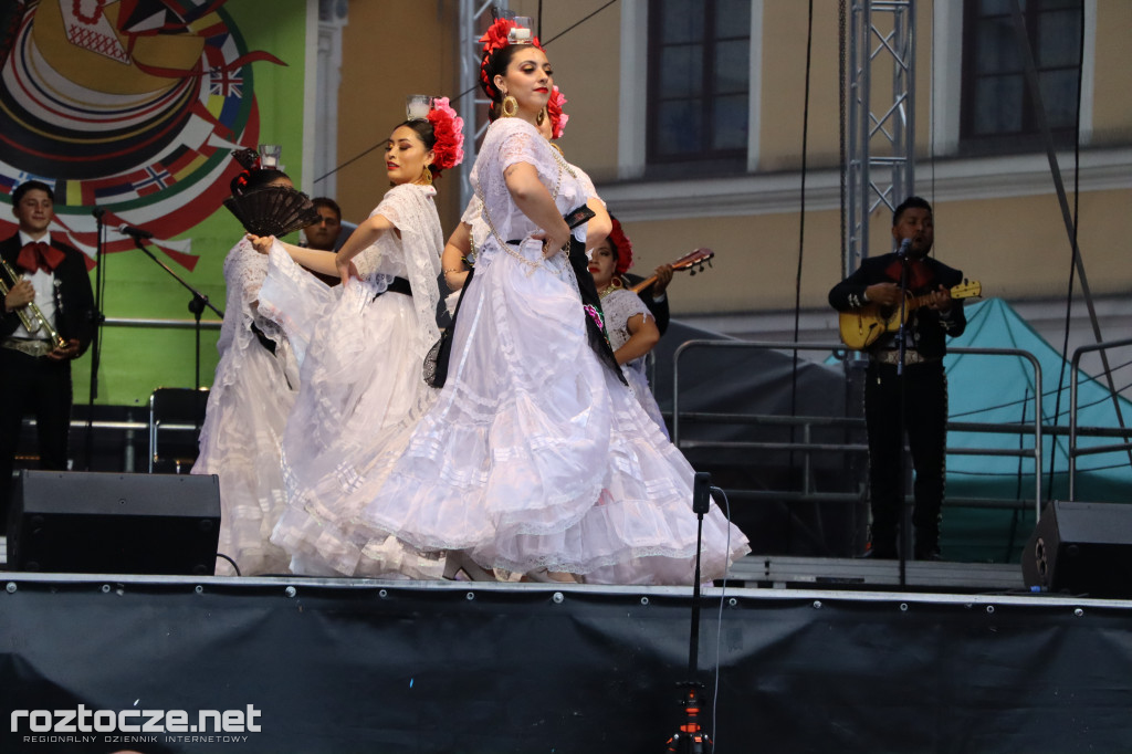 Korowód zespołów i koncert inauguracyjny XX Festiwalu EUROFOLK