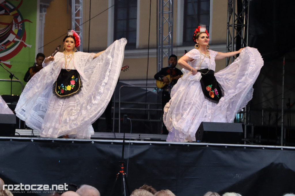 Korowód zespołów i koncert inauguracyjny XX Festiwalu EUROFOLK