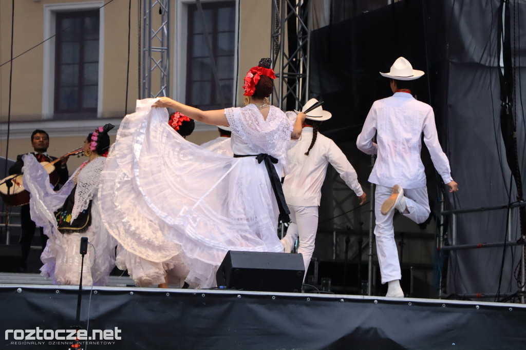 Korowód zespołów i koncert inauguracyjny XX Festiwalu EUROFOLK