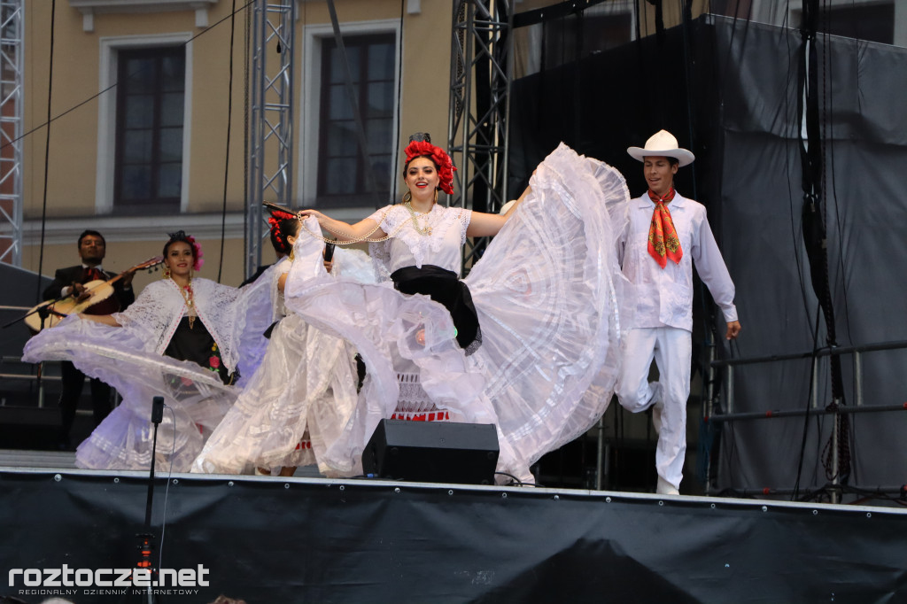 Korowód zespołów i koncert inauguracyjny XX Festiwalu EUROFOLK