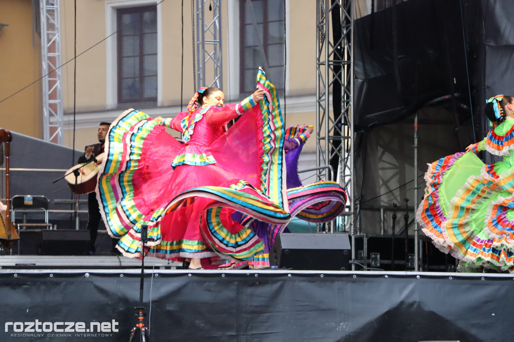 Korowód zespołów i koncert inauguracyjny XX Festiwalu EUROFOLK