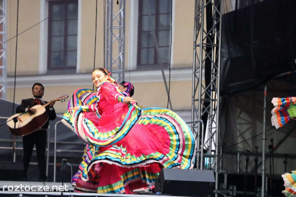 Korowód zespołów i koncert inauguracyjny XX Festiwalu EUROFOLK